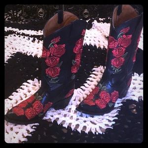 Black cowboy boots with red roses